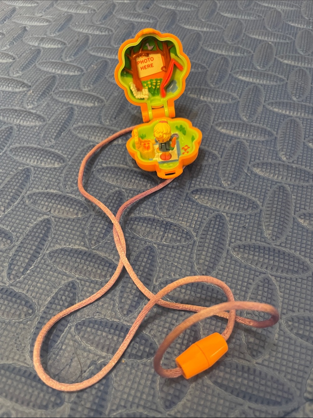 Vintage Polly pocket locket